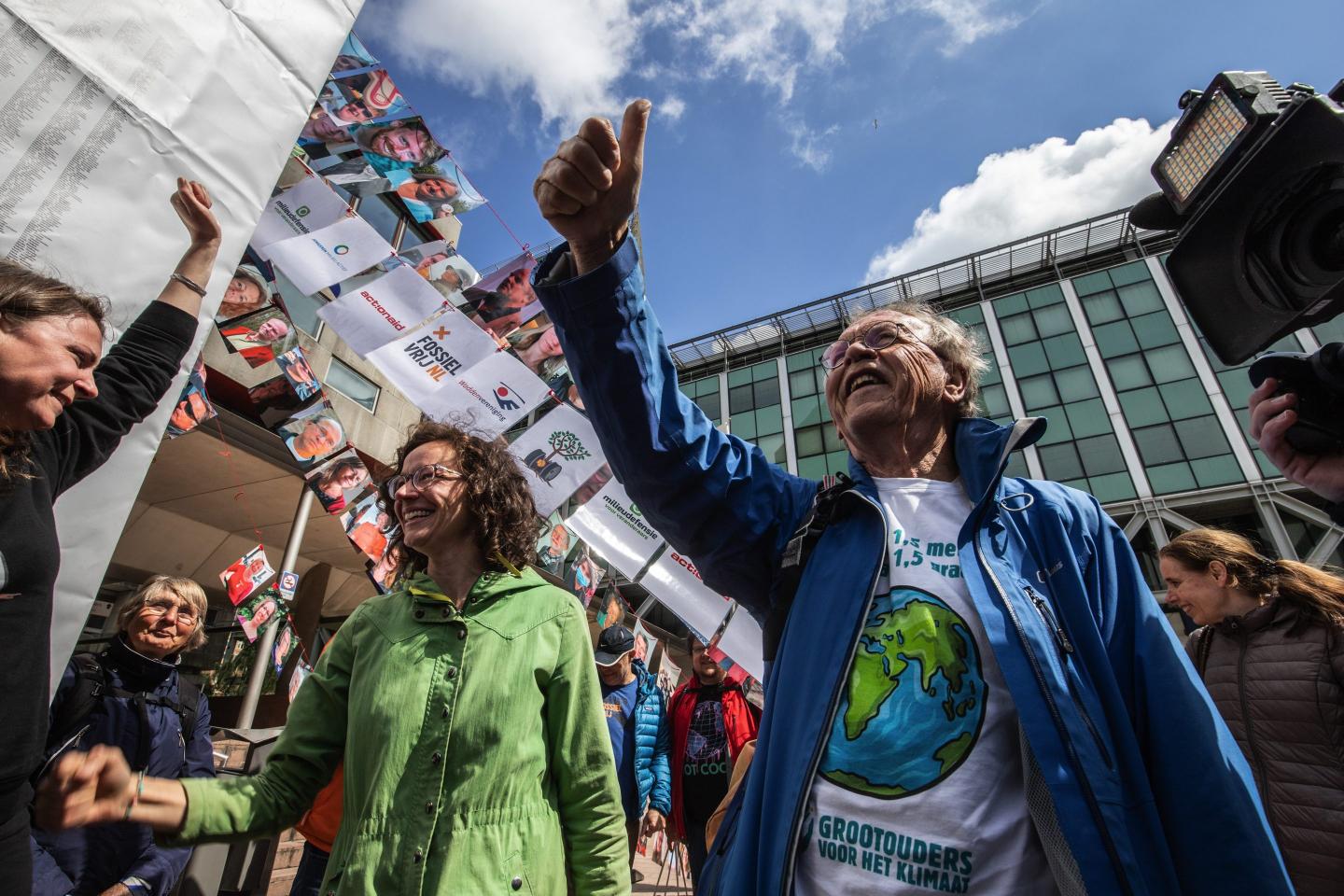 Environmental Group Takes Royal Dutch Shell Plc To Court Over Global Emissions