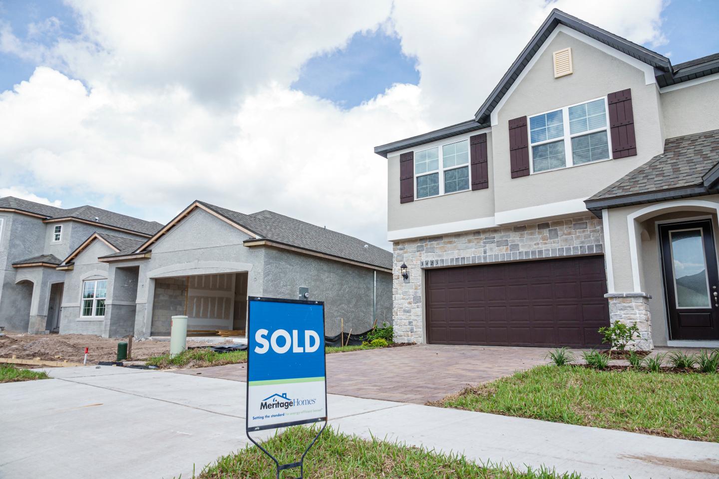 Don’t look now, but mortgage rates are plunging again
