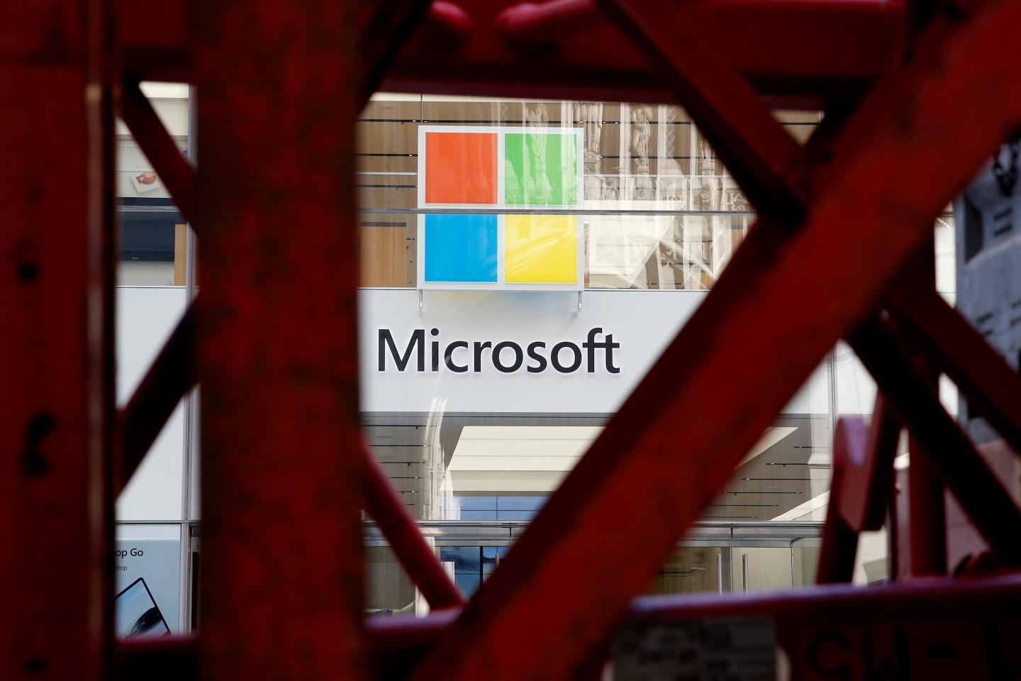 Microsoft teams up with Accenture and Goldman Sachs to create energy efficient software