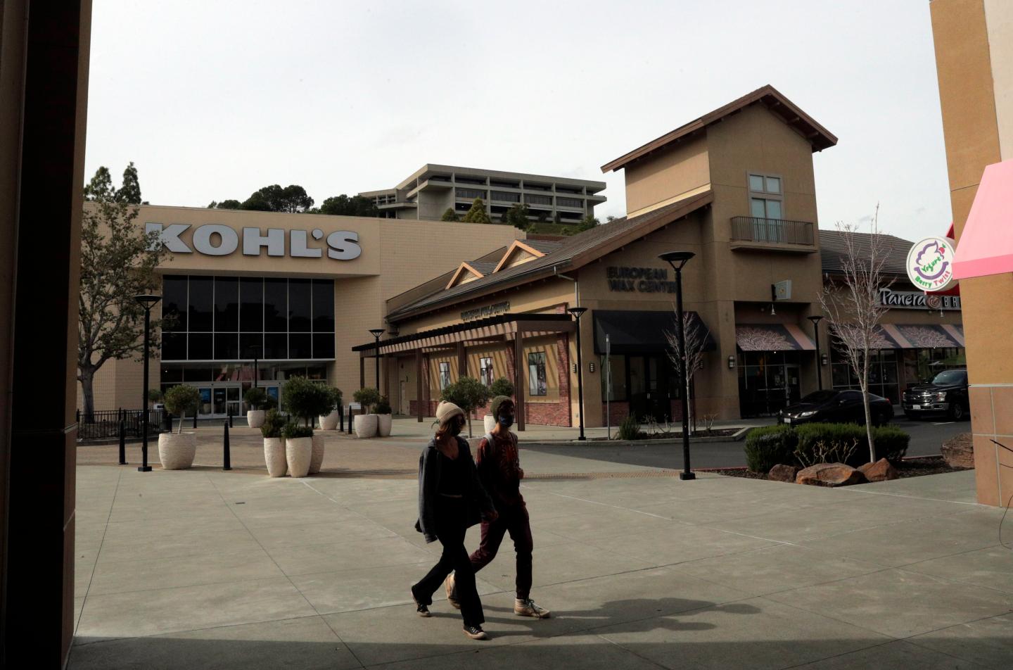 Kohl’s is latest retailer to show shoppers are splurging again