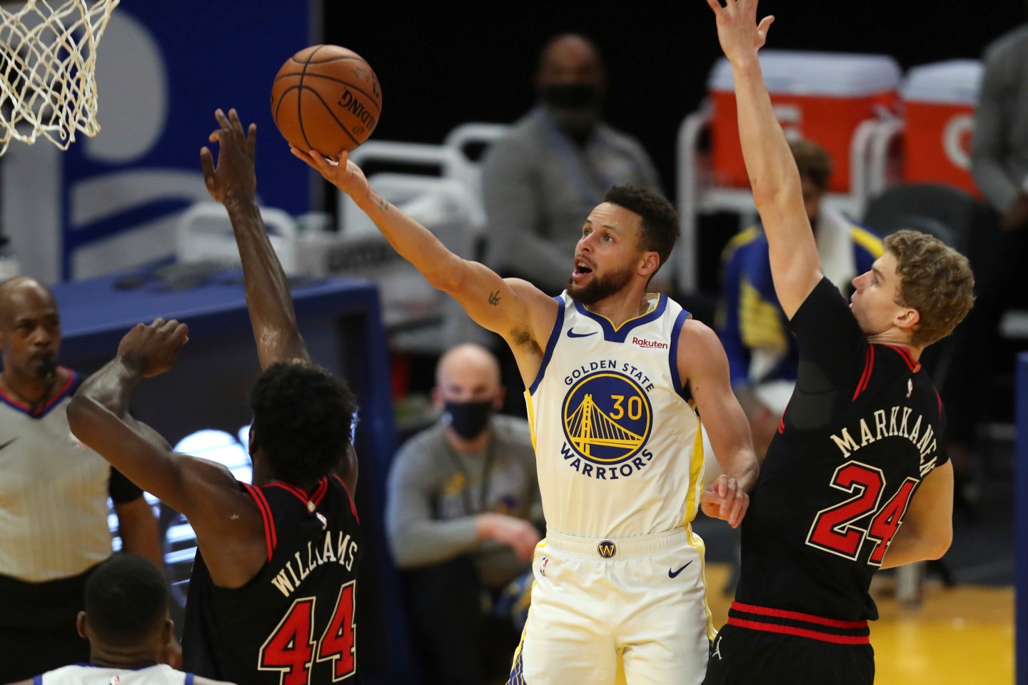Golden State Warriors star Steph Curry is investing in pay equity startup Syndio.