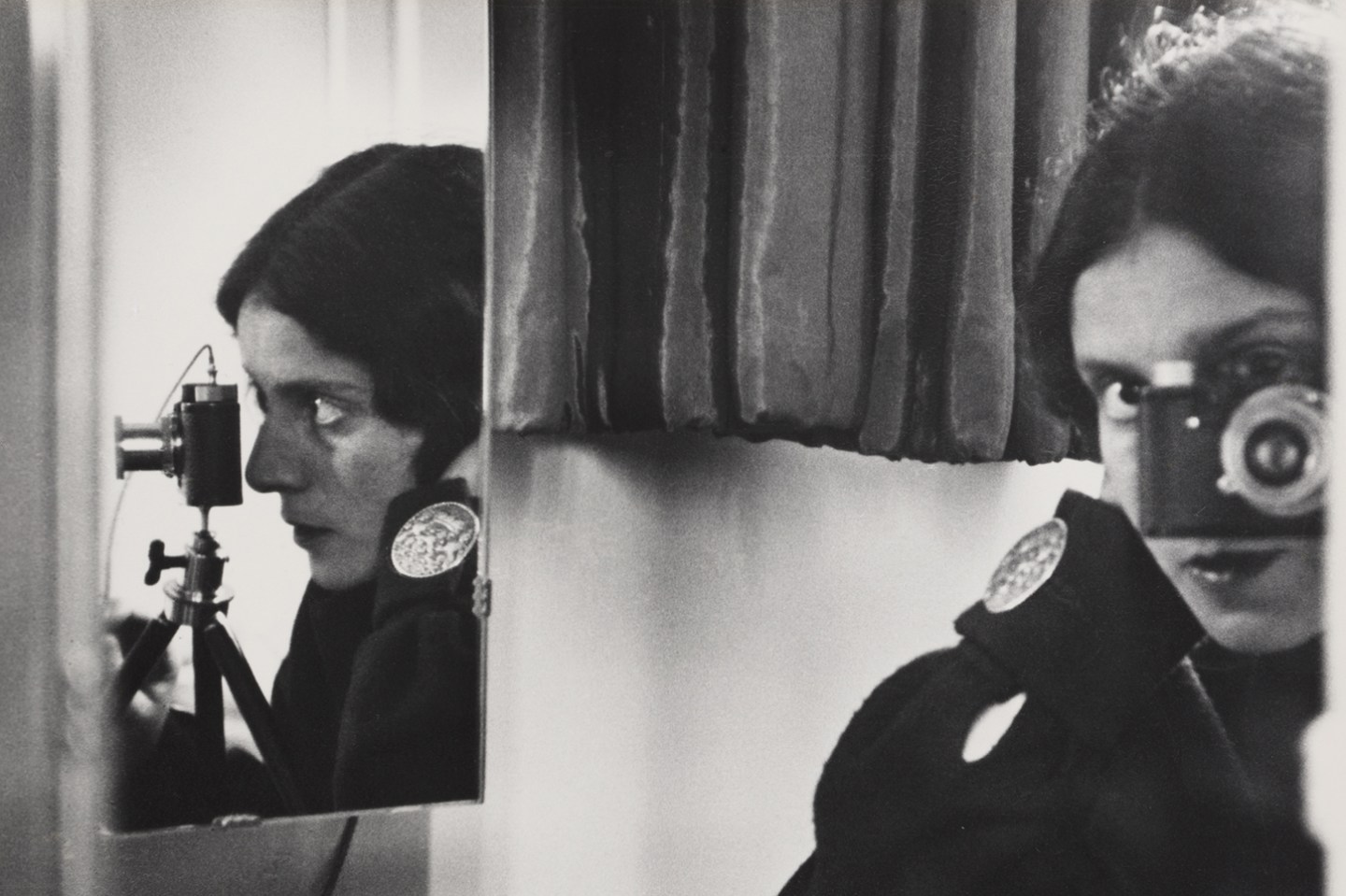 Featured-The-New-Woman-Behind-the-Camera-Ilse-Bing-Self-Portrait-with-Leica_1931