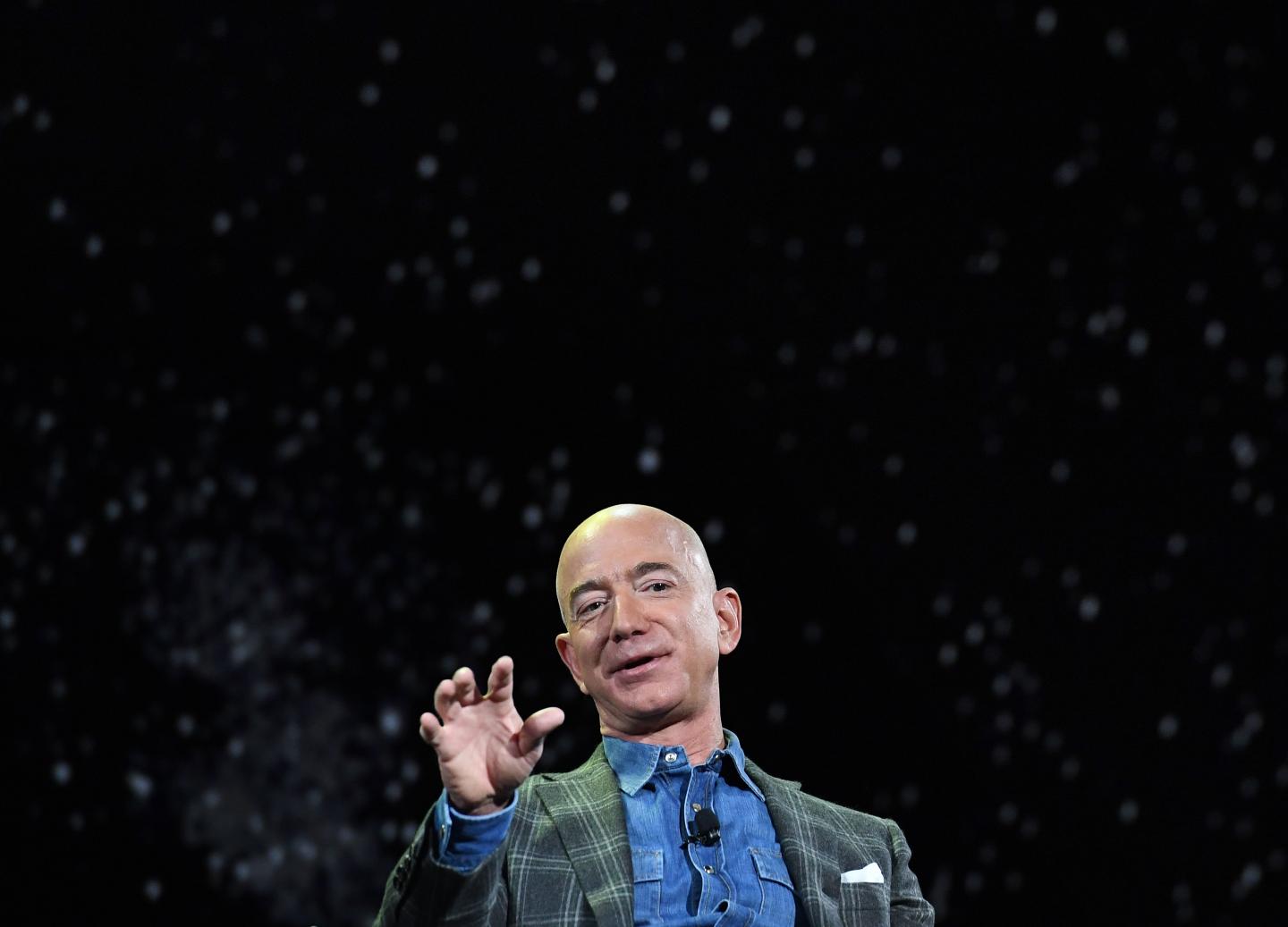 Who paid $28 million for 11 minutes in heaven with Jeff Bezos?