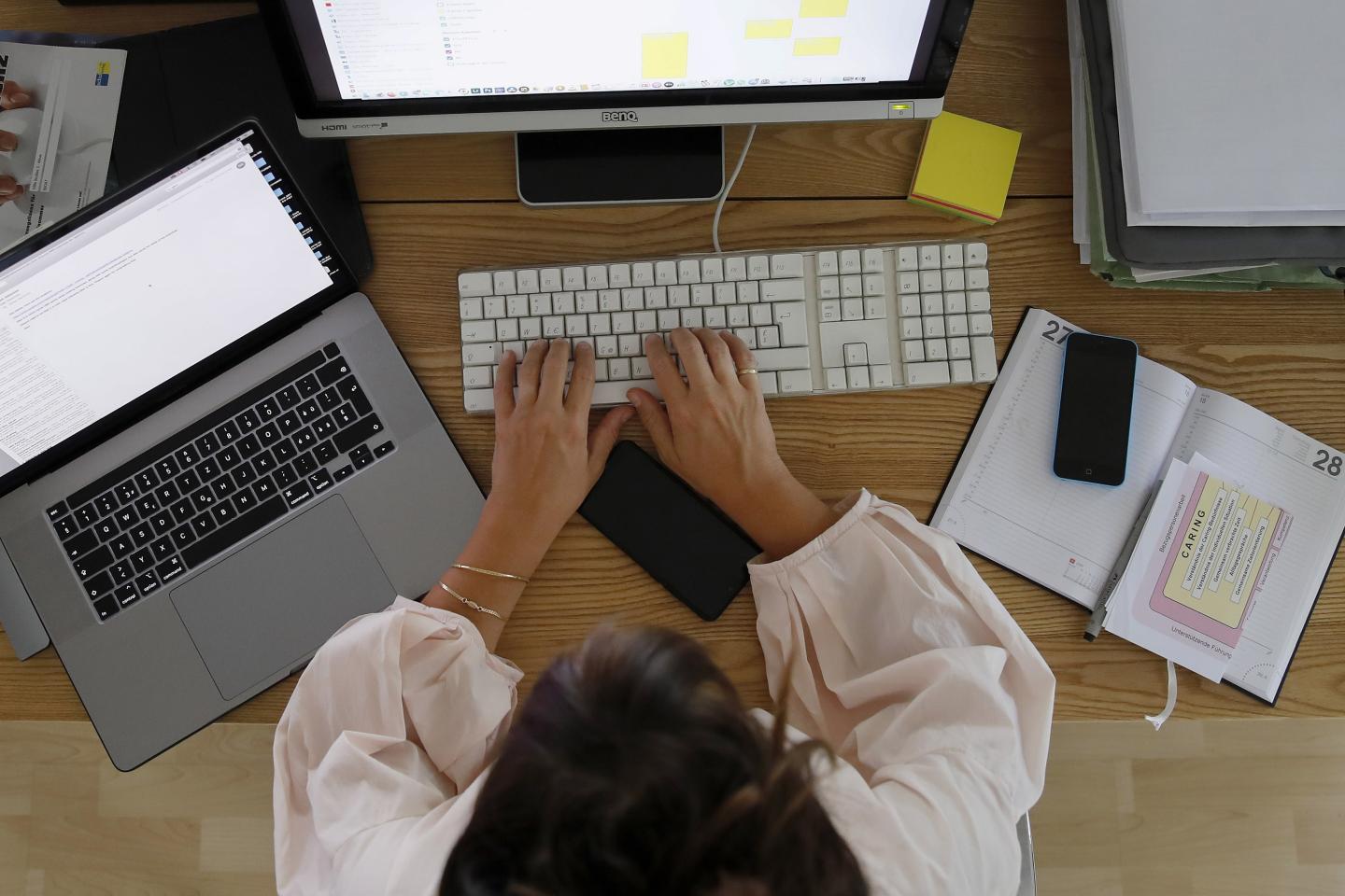 Female startup CEOs took a 30% pay cut in the pandemic. Male CEOs got a raise