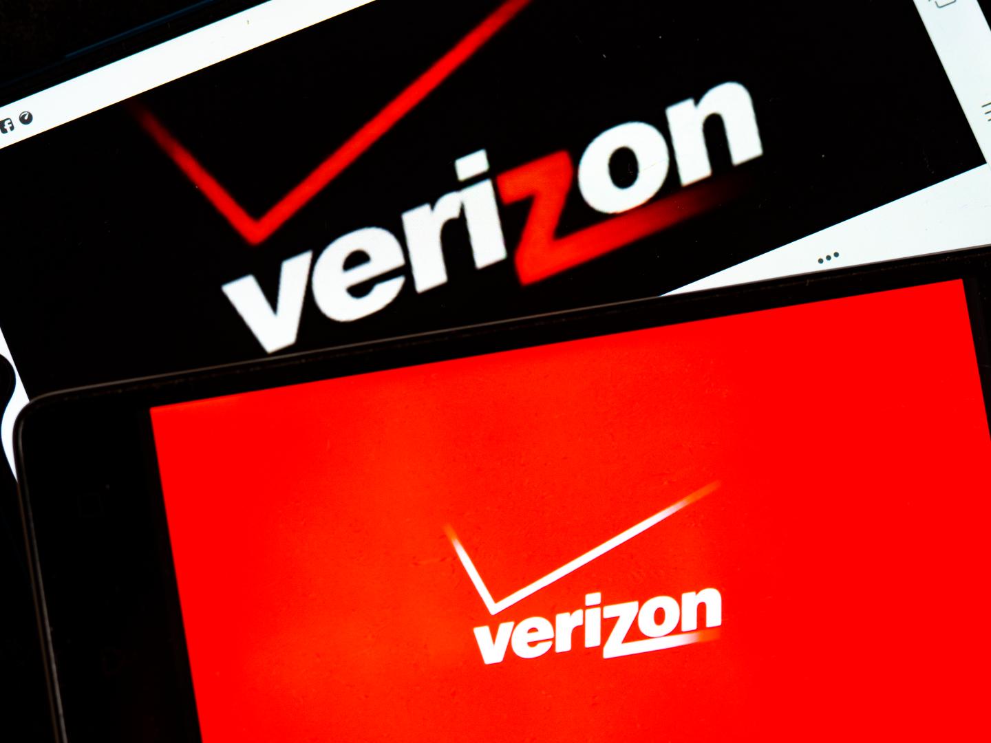 Verizon offers free iPhones to entice customers to sign up for 5G
