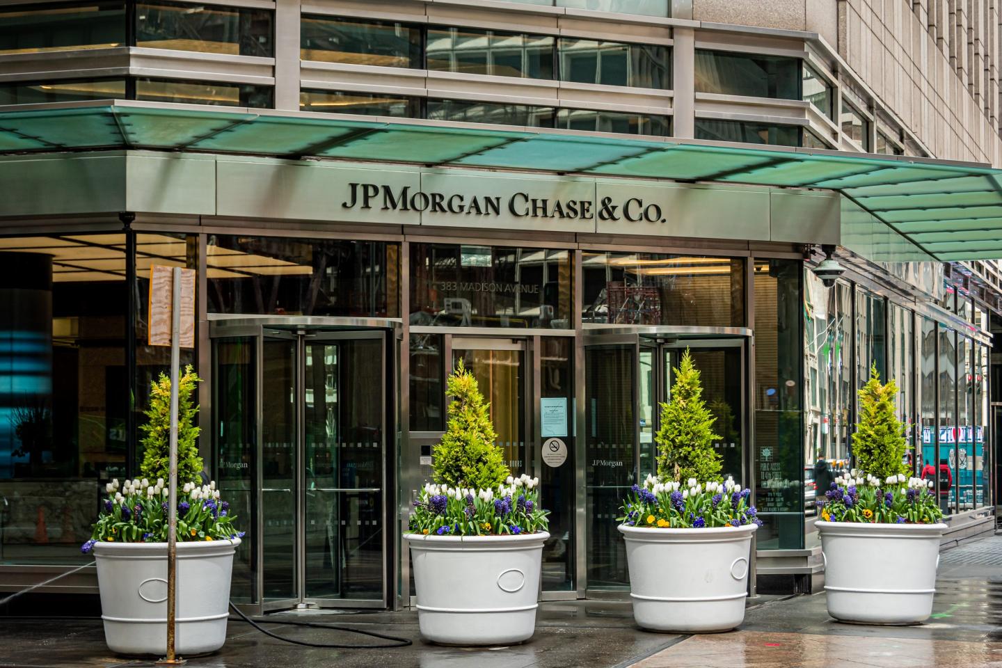 JPMorgan may mandate that employees get the COVID-19 vaccine