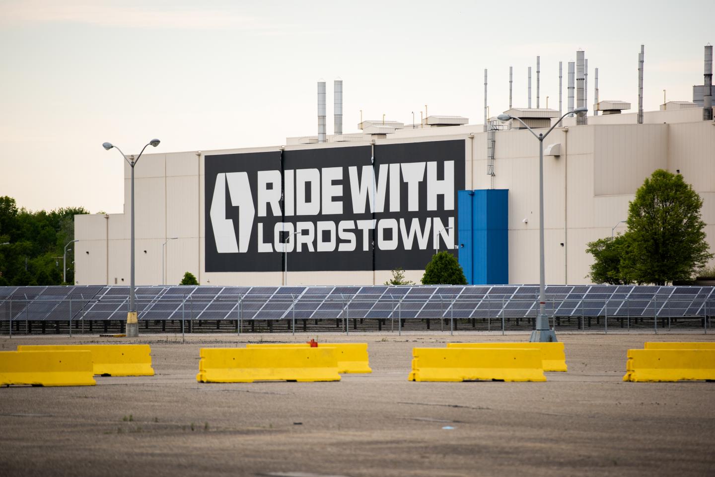 Electric carmaker Lordstown Motors warns that it’s running out of cash
