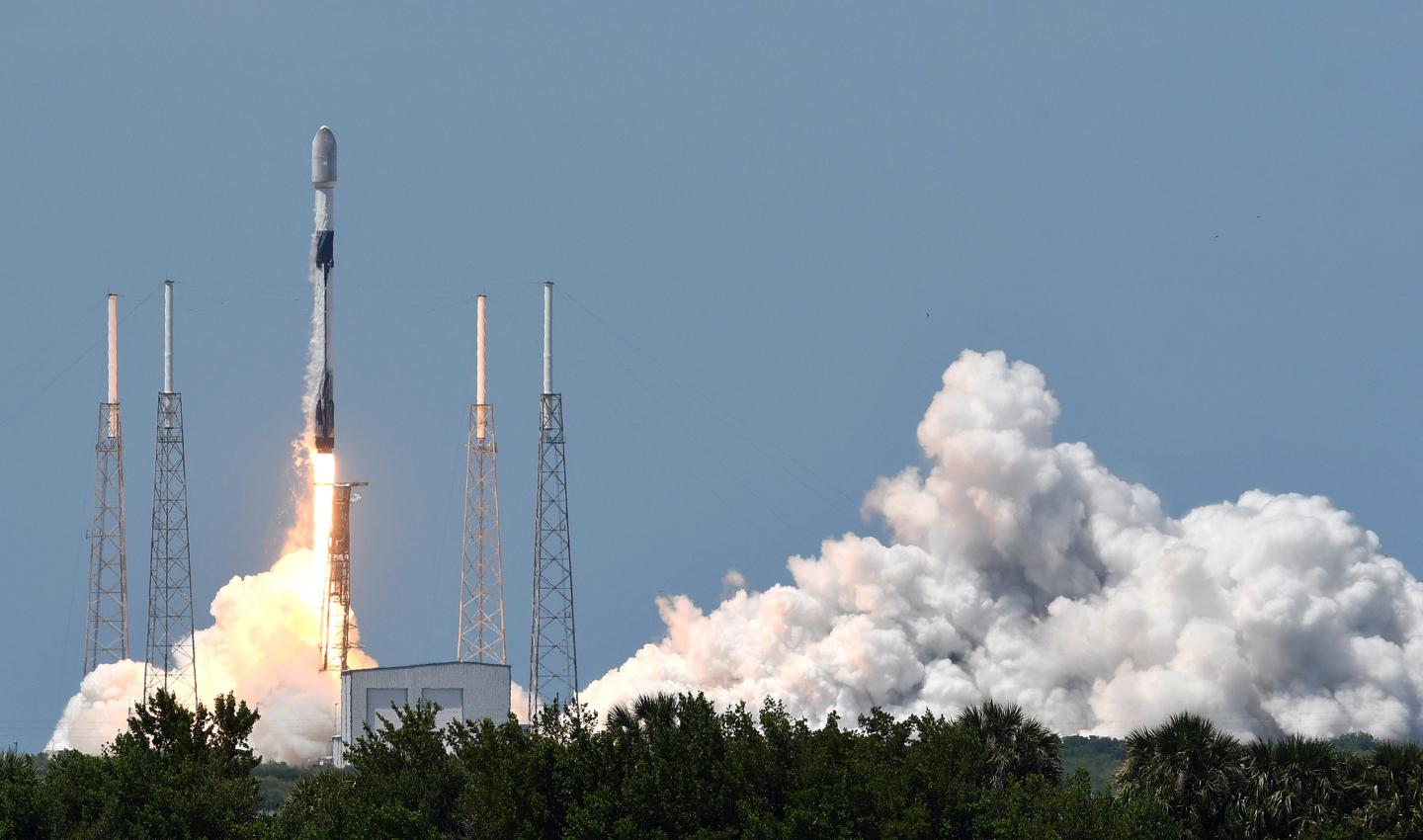 Elon Musk promises his satellites will beam Internet around the world by August
