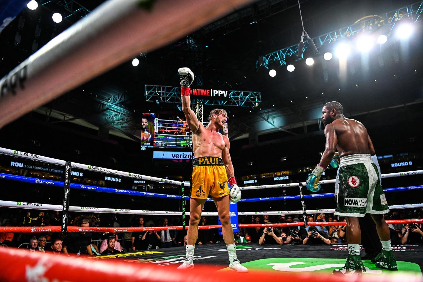 Mayweather, Paul fight marred by technical problems on streaming service