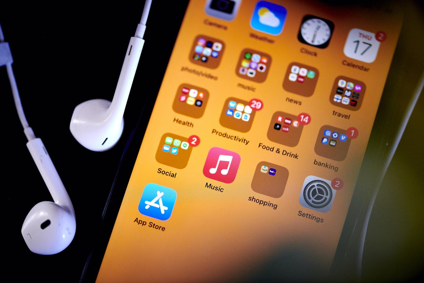 Apple says third-party app stores would leave iPhone users vulnerable to scammers