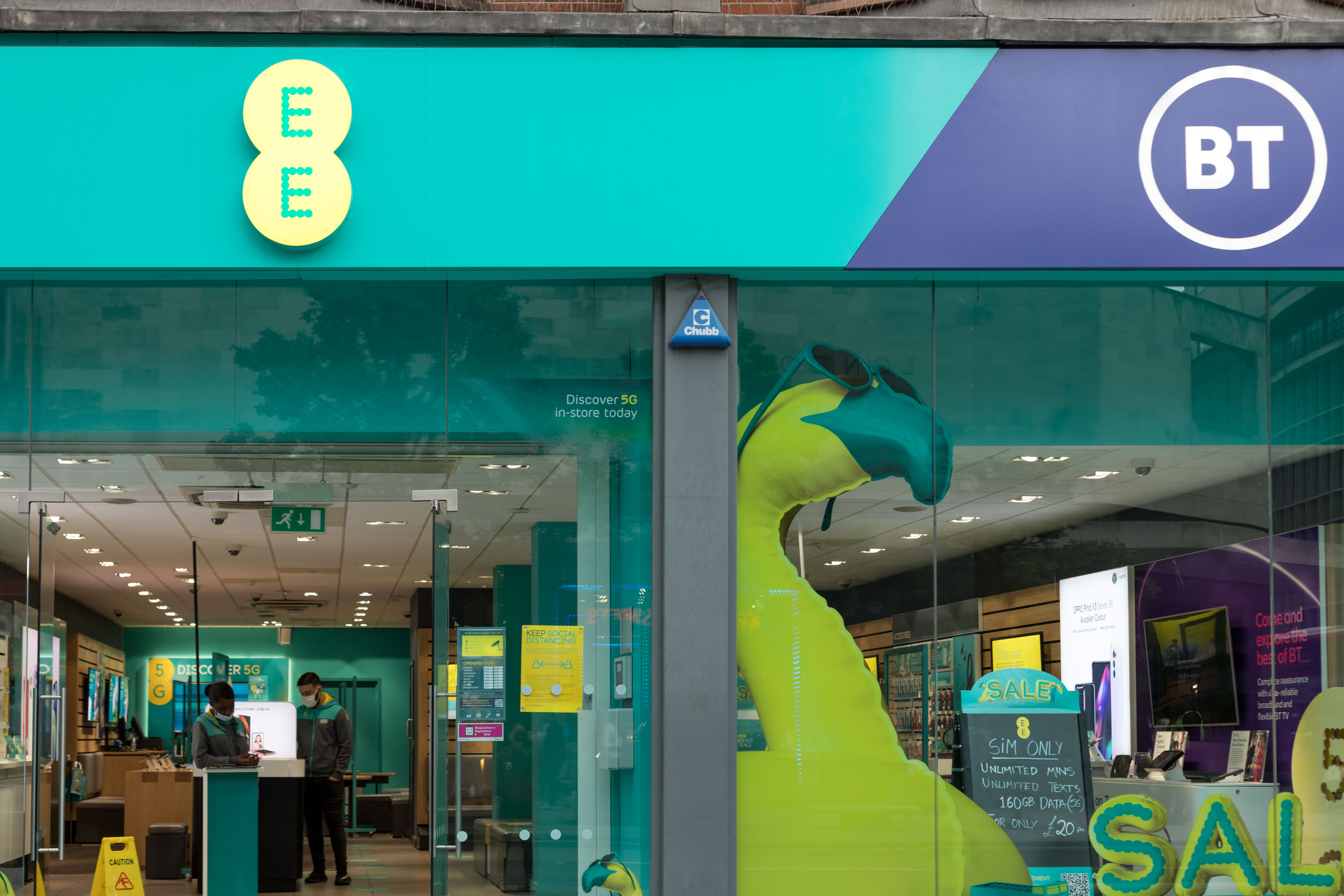 LONDON, UNITED KINGDOM - 2021/06/22: EE logo is seen at one of their stores on Oxford Street in London.