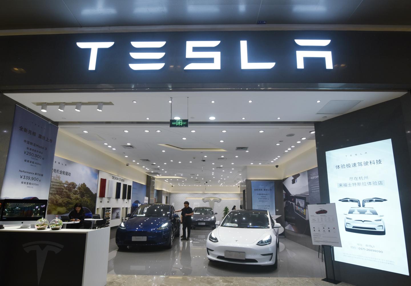 Autonomous car makers must report crashes to federal government