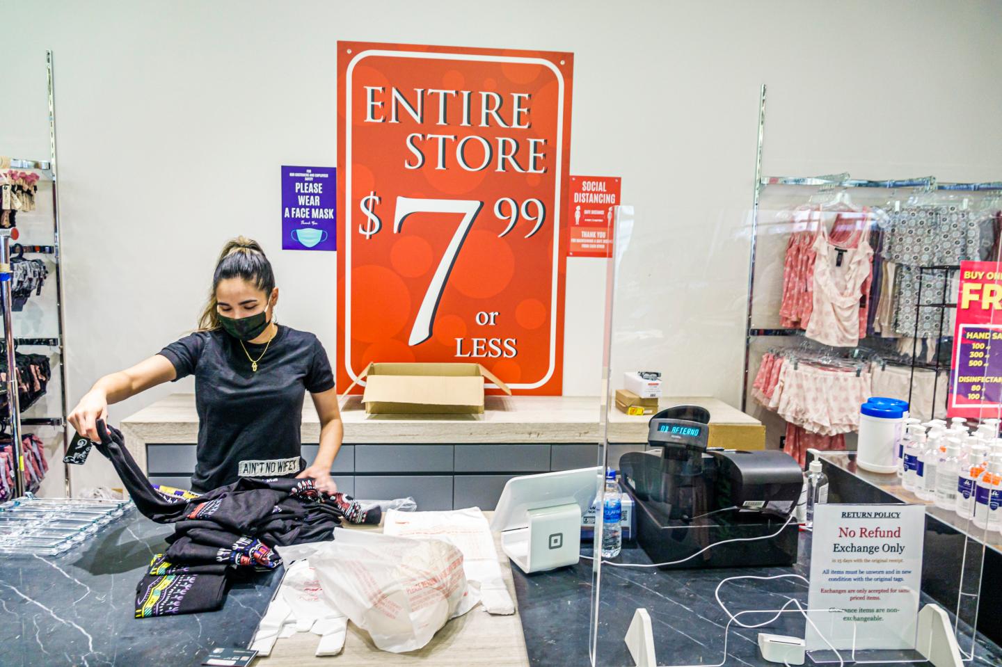 Workers are leaving the retail industry in droves