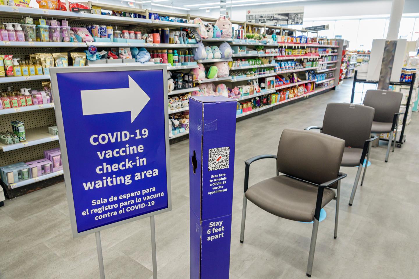 Walgreens will give you $25 to get a COVID vaccine