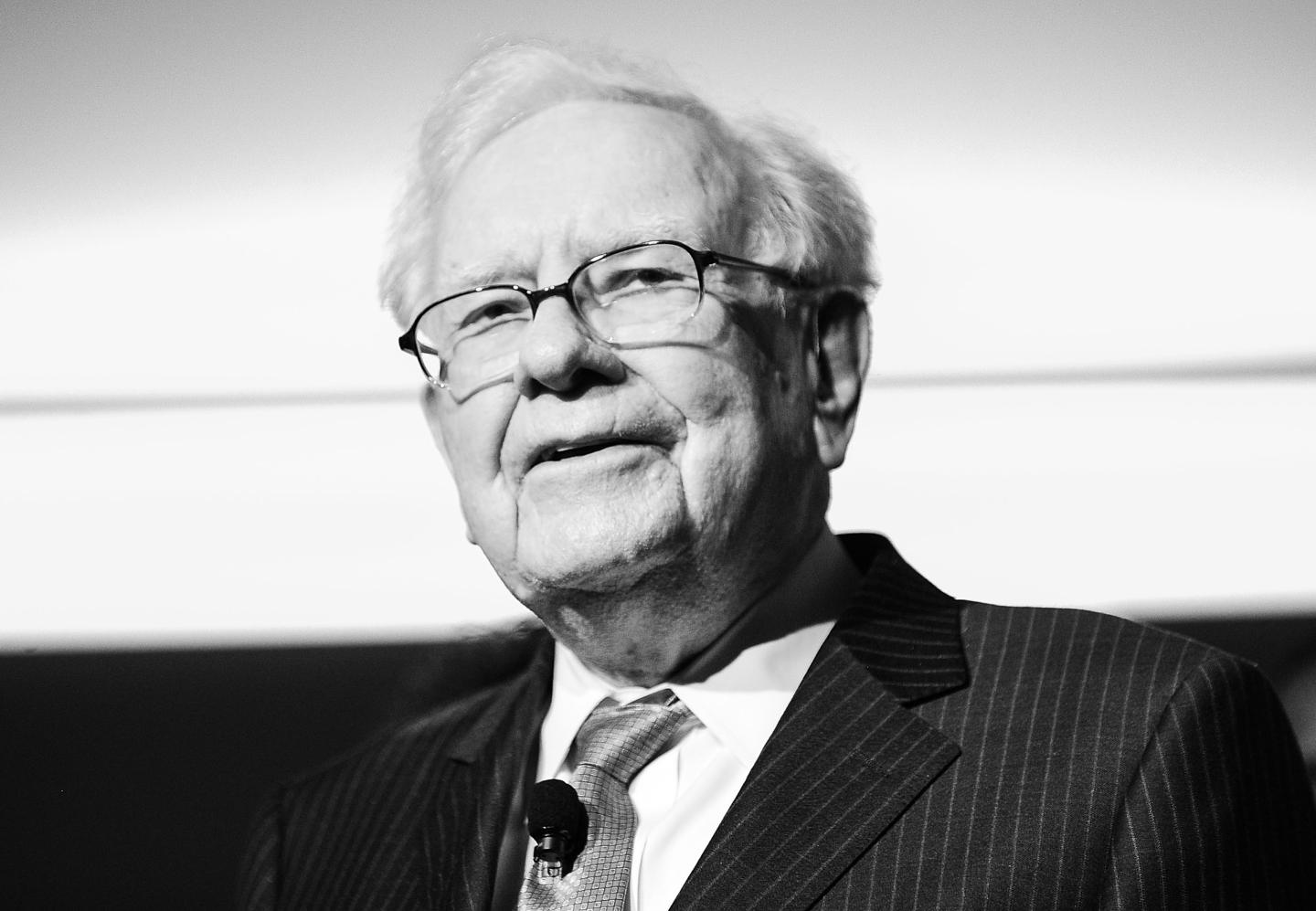 Philanthropist Warren Buffett is joined onstage by 24 other philanthropist and influential business people featured on the Forbes list of 100 Greatest Business Minds during the Forbes Media Centennial Celebration at Pier 60 on September 19, 2017 in New York City.