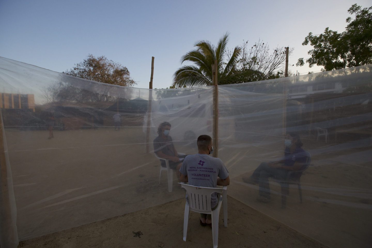 All Hands and Hearts volunteers and staff in the DM12 program meet in Tonameca, Mexico.