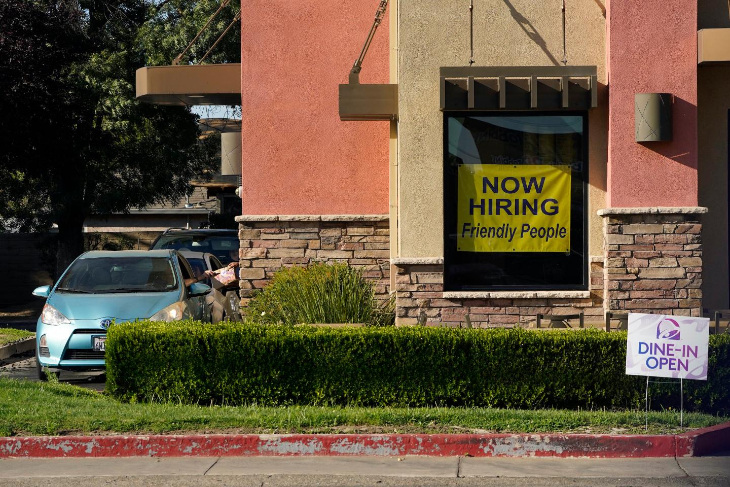 Unemployment claims rise to 419,000 from a pandemic low