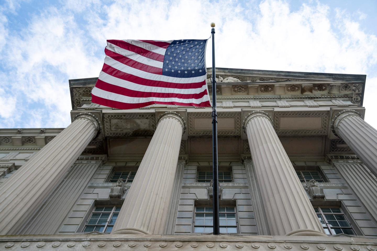 U.S. economy is bigger than it was pre-COVID after quarter of booming consumer spending