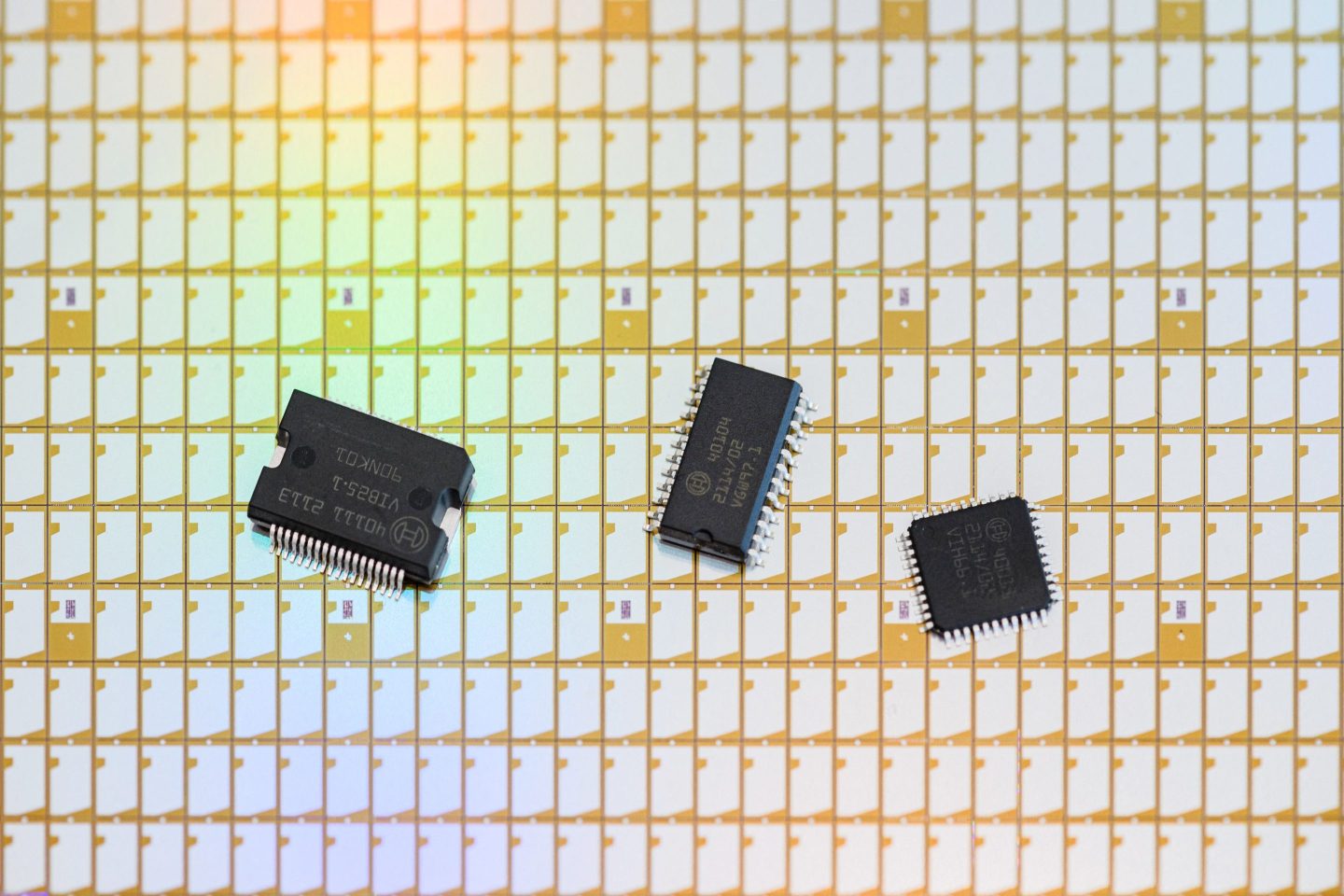 Semiconductor wafer and chips