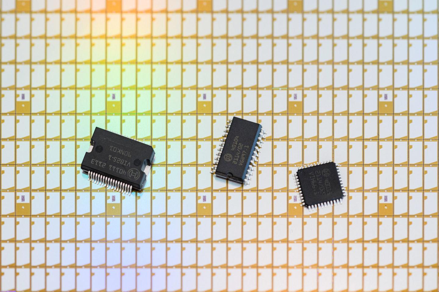 Semiconductor wafer and chips