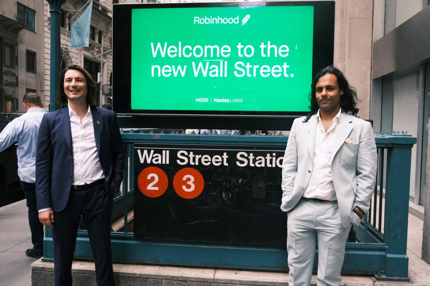 Cathie Wood bought 1.3 million shares of Robinhood on disappointing first trading day