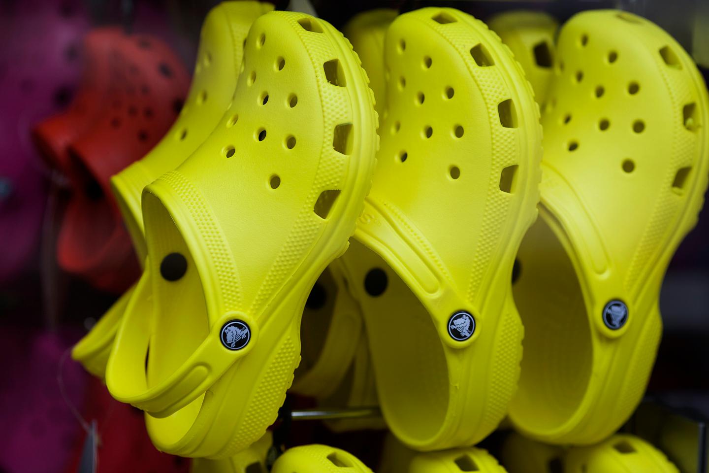 As Crocs cements its status as the hottest brand in footwear, knockoffs begin to circulate