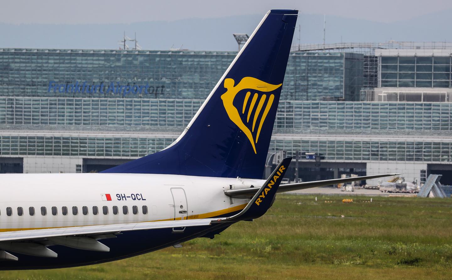 Ryanair has a plan to beat the COVID travel slump: fight climate taxes, buy more Boeing