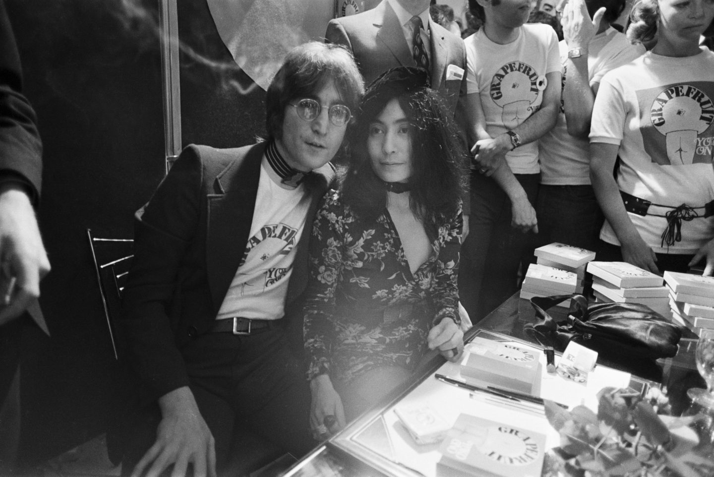 Photo of John Lennon and Yoko Ono
