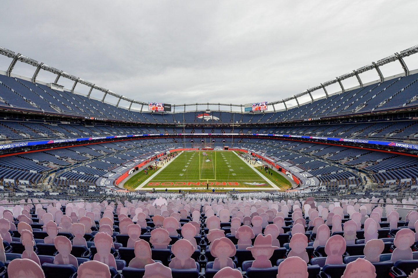 The NFL's new rules around COVID vaccination inevitably wade into politics, where the league doesn't want to go, writes Tim Elcombe.