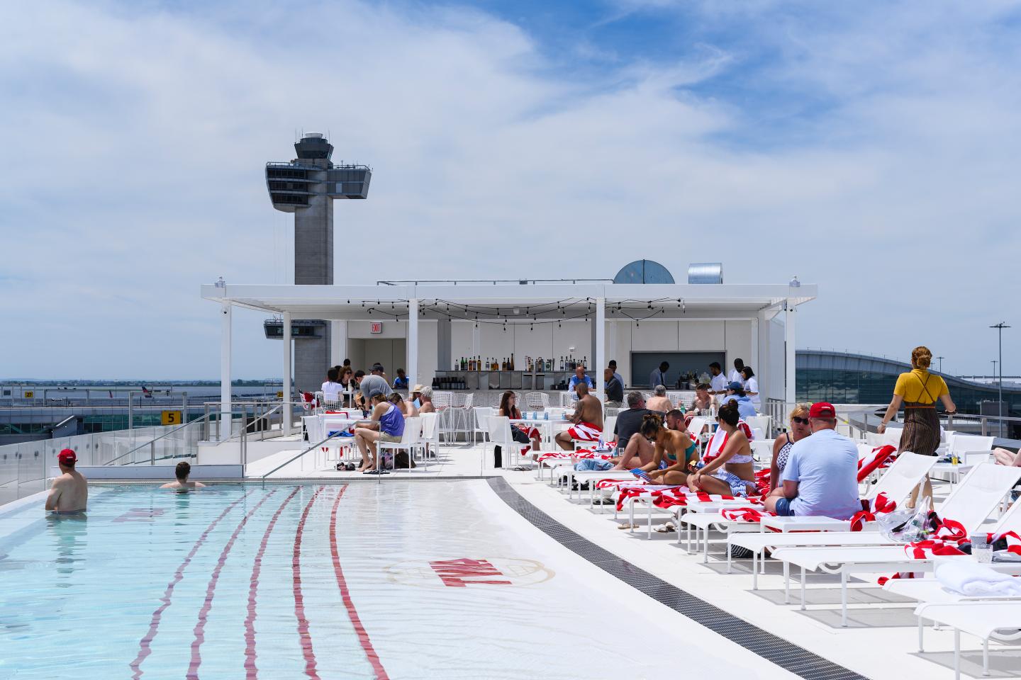 Pay for the pool? Hotels try an à la carte business model