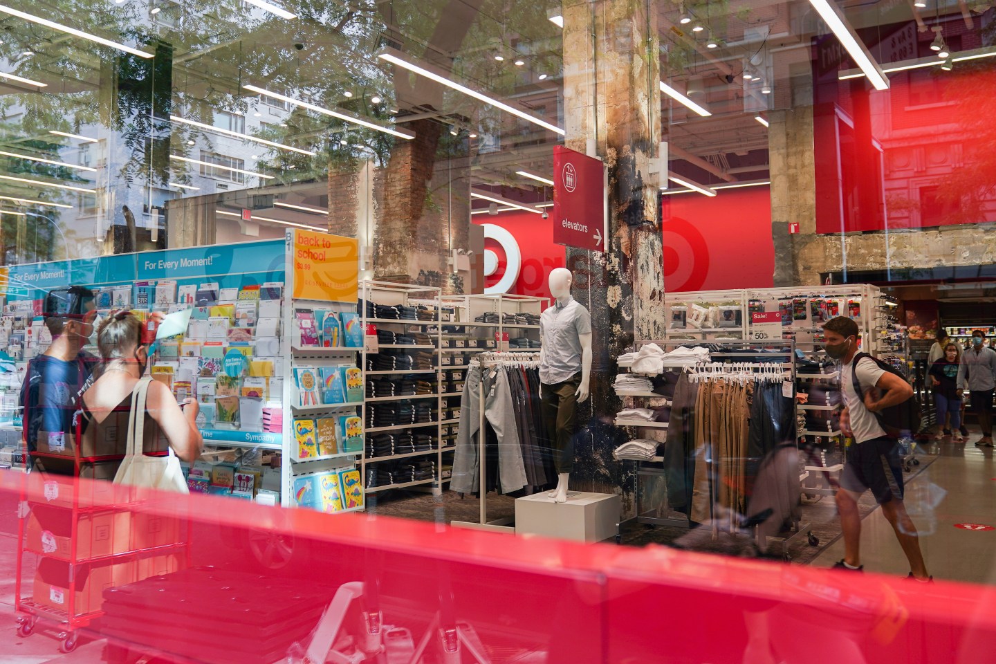 U.S. retail sales fell 1.1% in July as Delta variant and inflation threaten economic activity