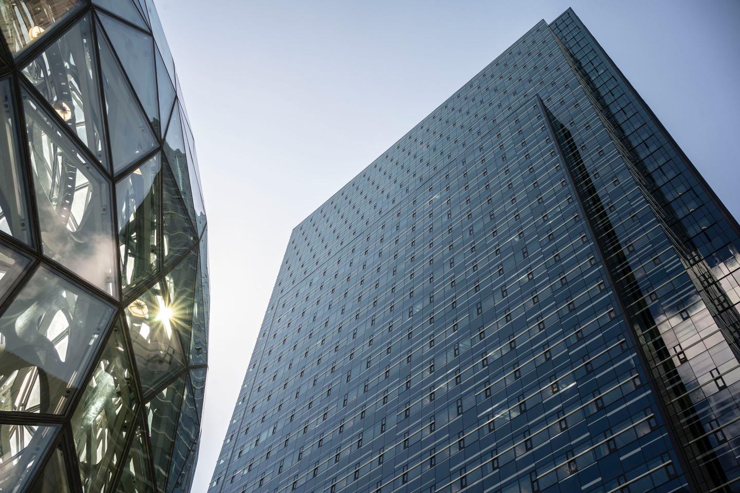 Amazon delays corporate office return to 2022