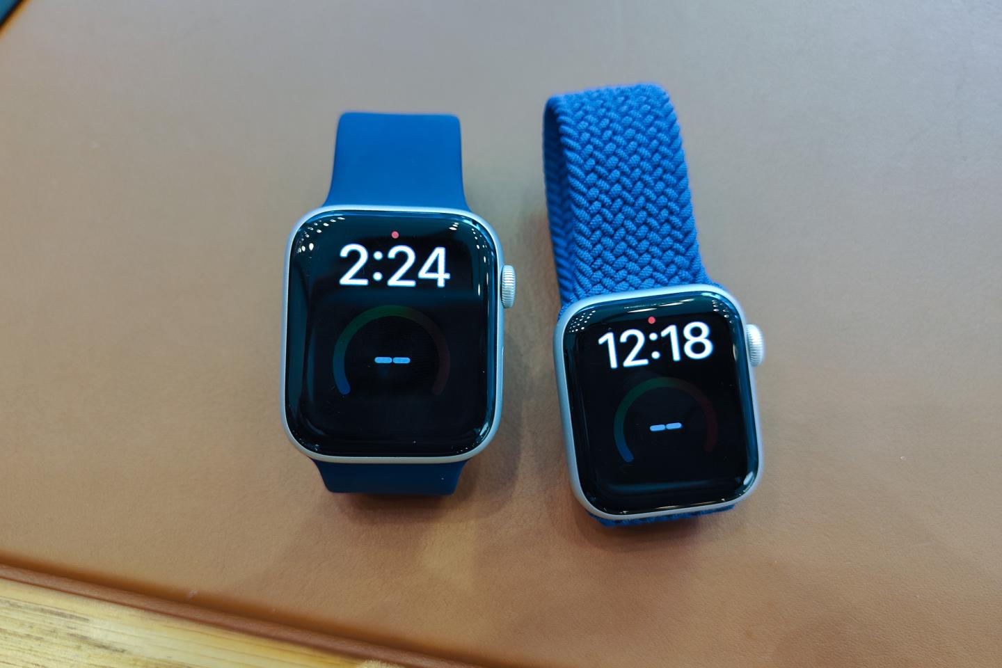 New Apple Watch with larger screen suffers production snags