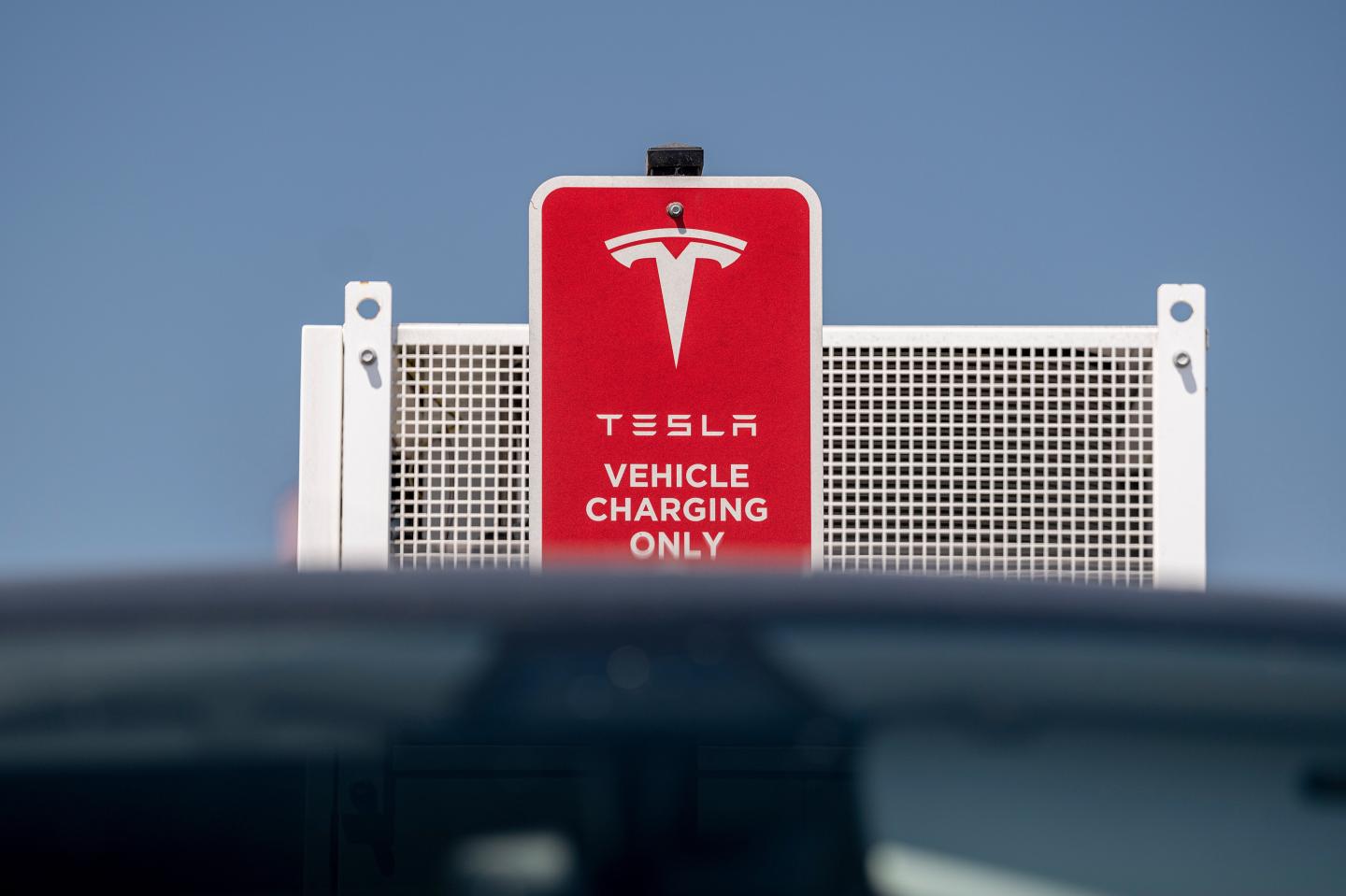 Biden to set ambitious EV goal as carmakers plead for help