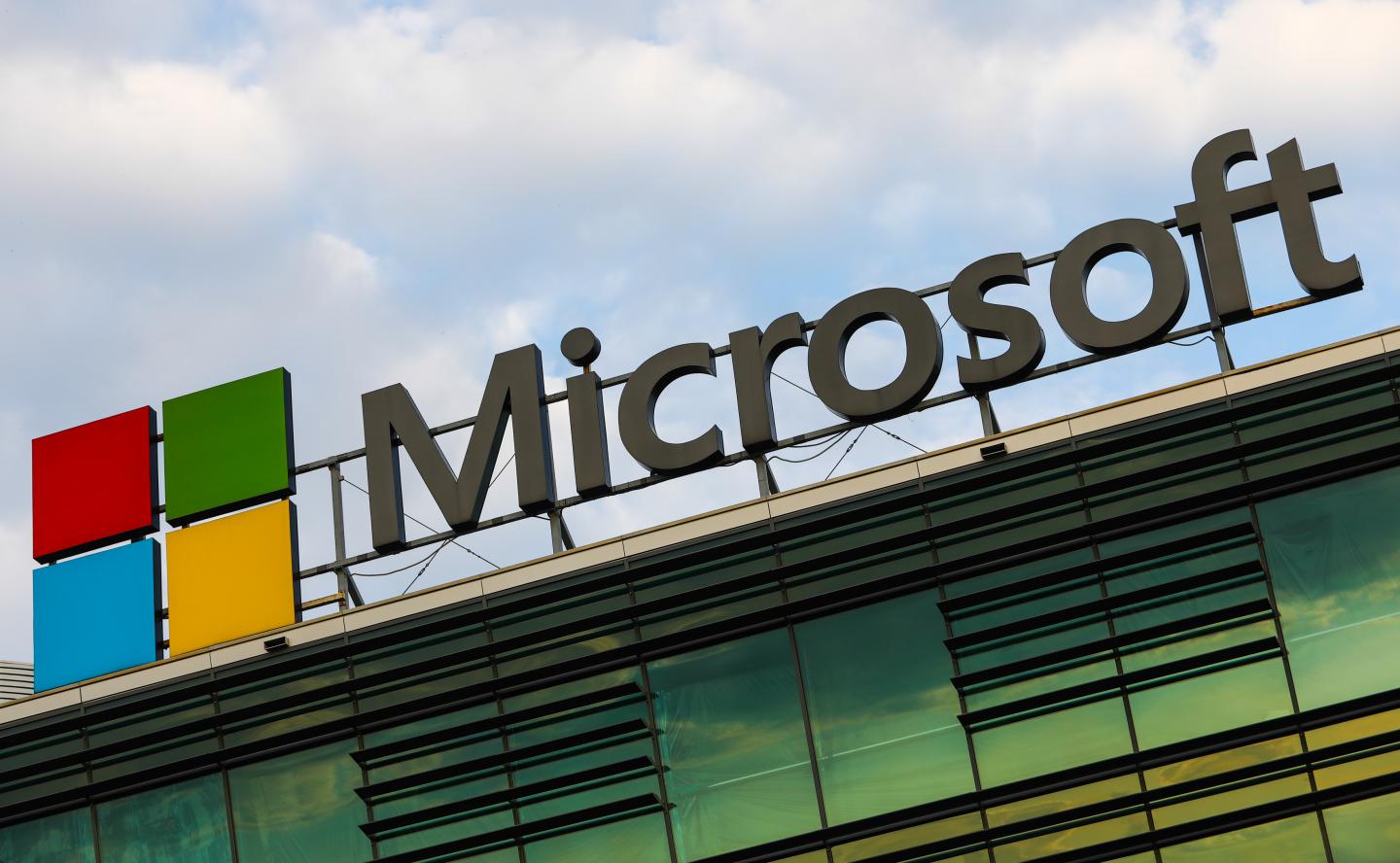 Microsoft to require U.S. employees to be fully vaccinated