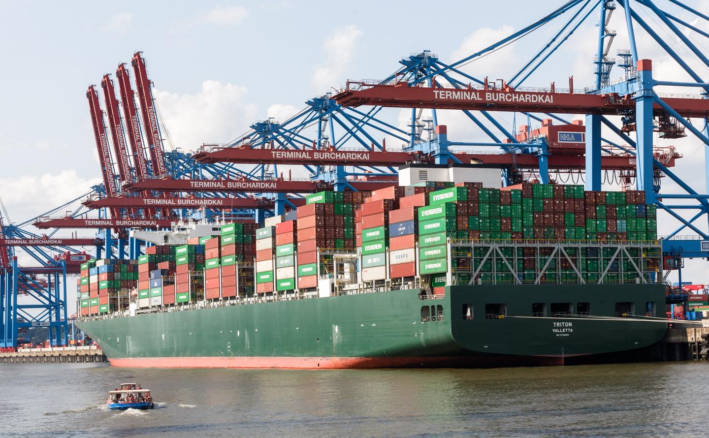 Why the world supply chain crunch keeps getting worse