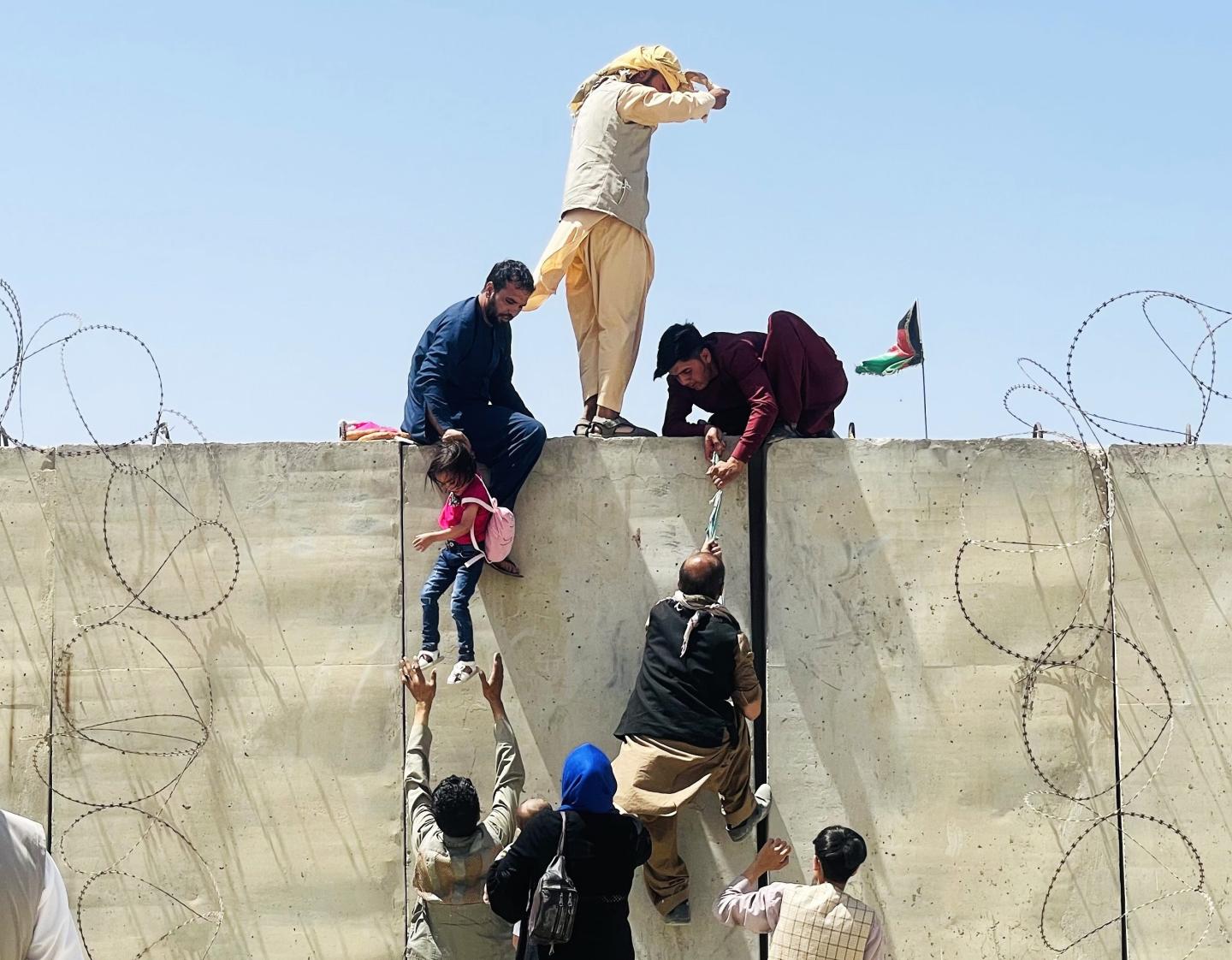 Afghans rush to Hamid Karzai International Airport.