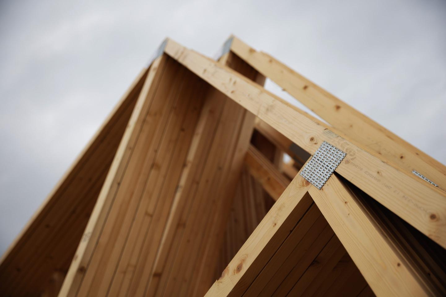 Lumber’s price has fallen 71%, and better deals await DIYers