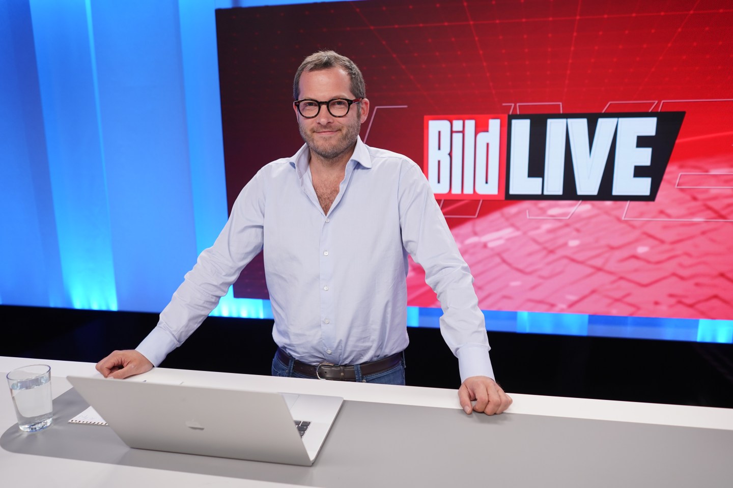 16 August 2021, Berlin: Julian Reichelt, editor-in-chief of "Bild", stands in the studio of the TV channel "Bild". The new TV channel "Bild" of the Axel Springer media group went on air for the first time on August 22.