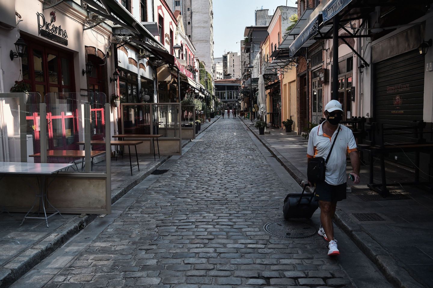 Greece announces new COVID restrictions for the unvaccinated