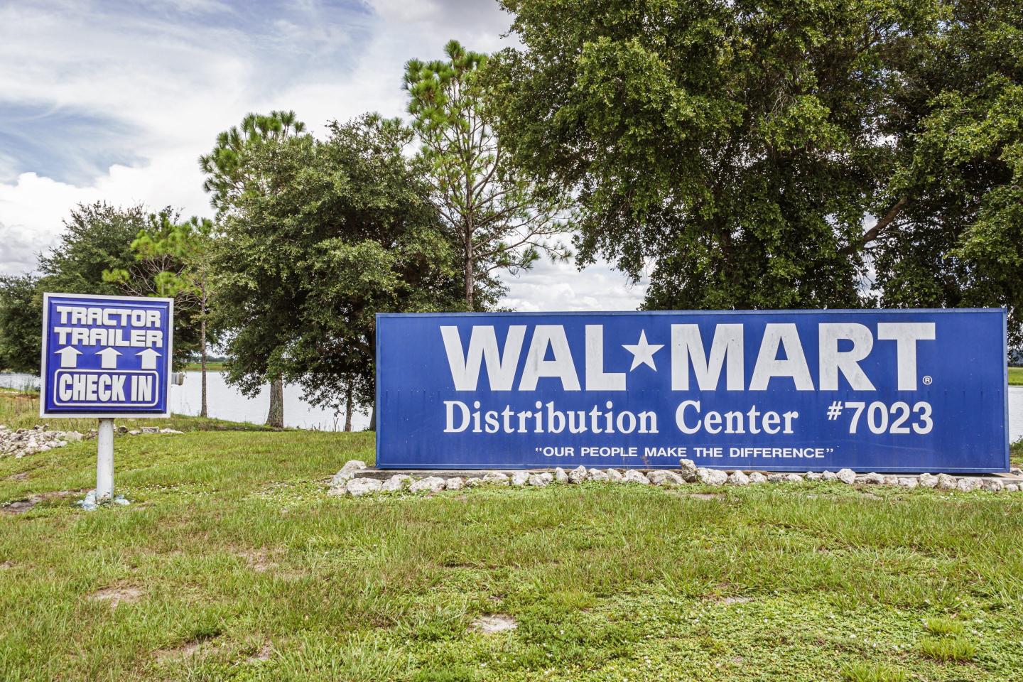 Walmart is paying bonuses to employees who delay vacations