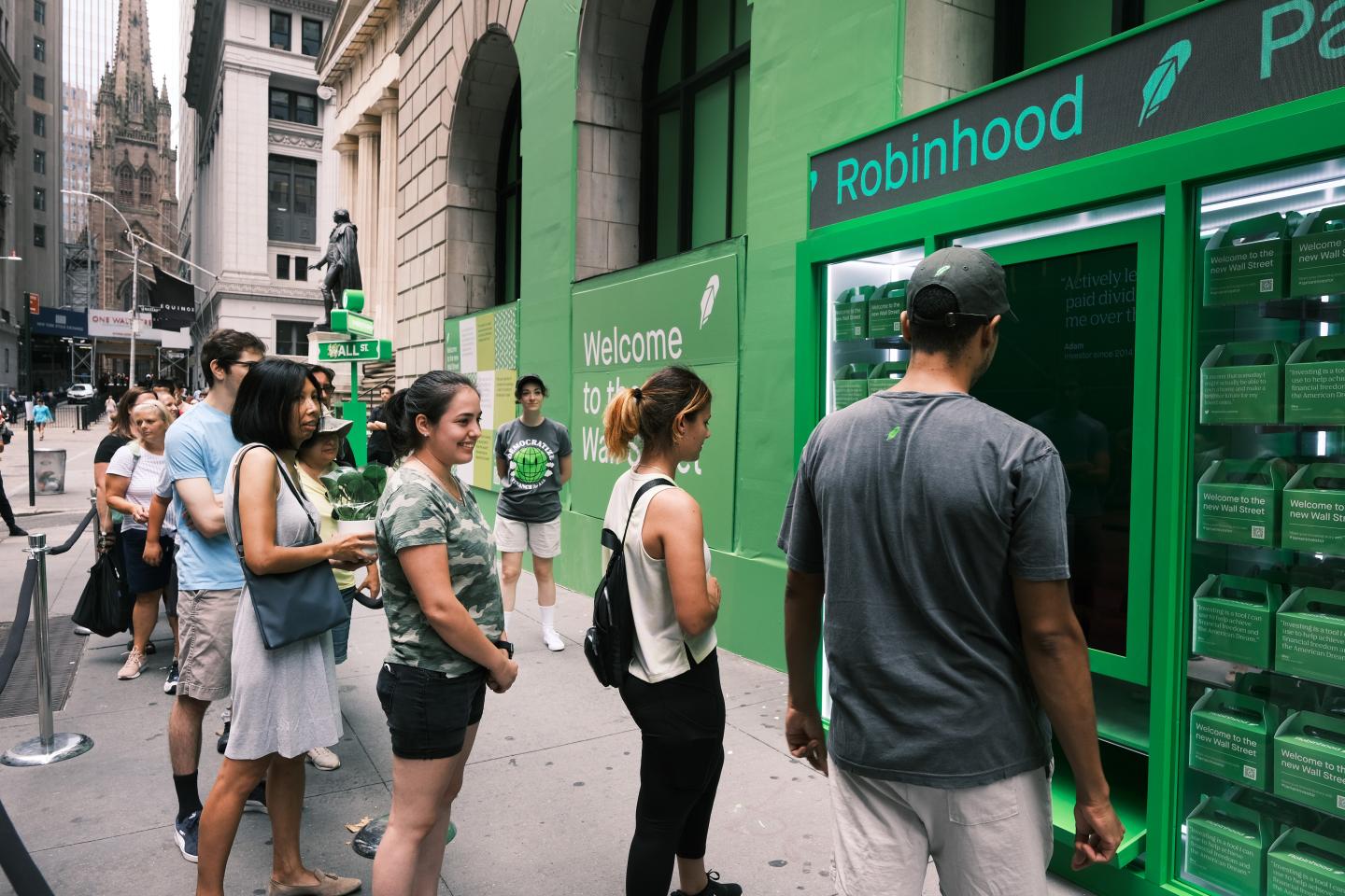 Robinhood investors want hoodies—and Dogecoin