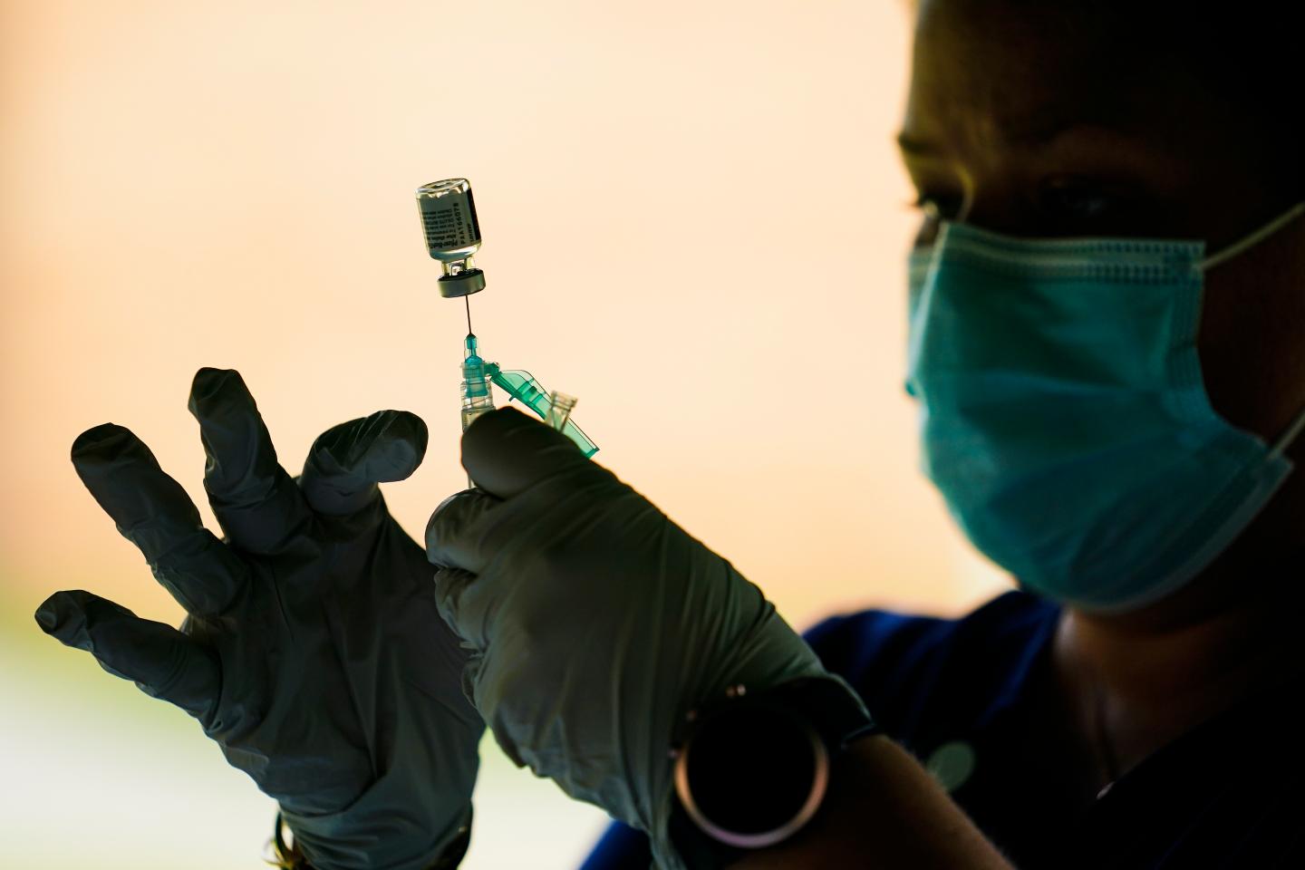 FDA strikes neutral tone ahead of Friday’s COVID vaccine booster meeting