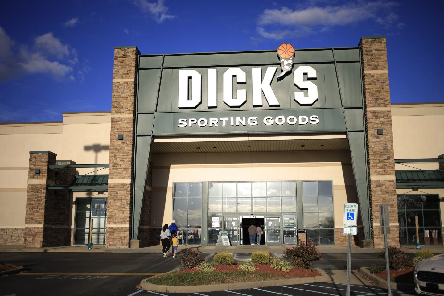 Dick’s Sporting Goods lands WNBA deal in its latest move to cultivate female athletes