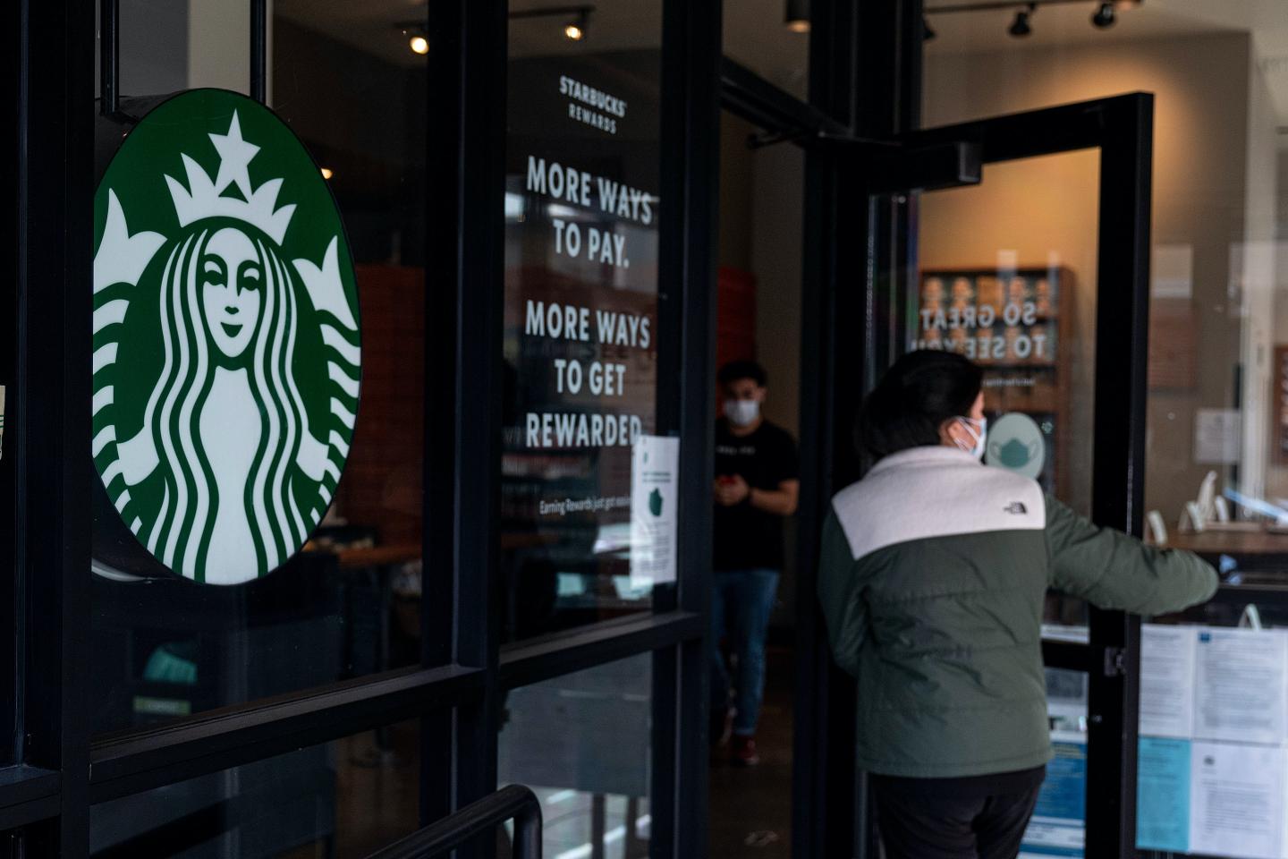 Starbucks says employees can’t unionize at store level