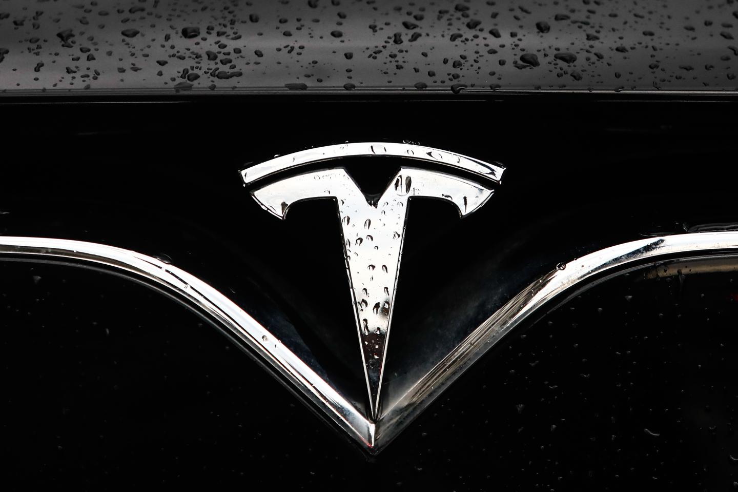 Musk aims to roll out full self-driving to Tesla owners this month, ignoring U.S. probe