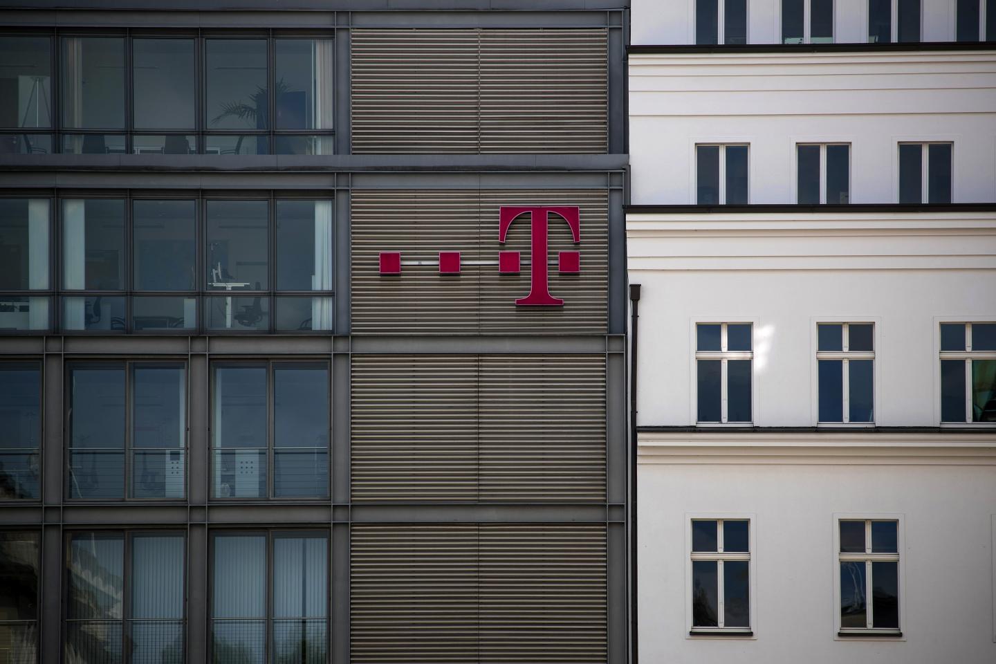 Deutsche Telekom moves toward control of T-Mobile with deal for SoftBank stake