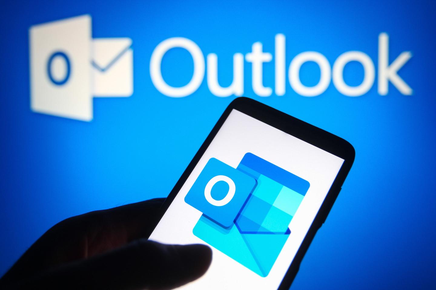 Microsoft is doing away with passwords on Outlook and other software