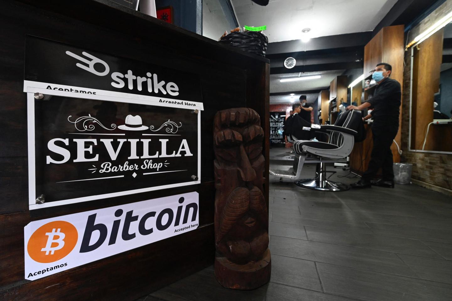 Major losses in Bitcoin, Ethereum, and altcoins erase nearly $400 billion in market value