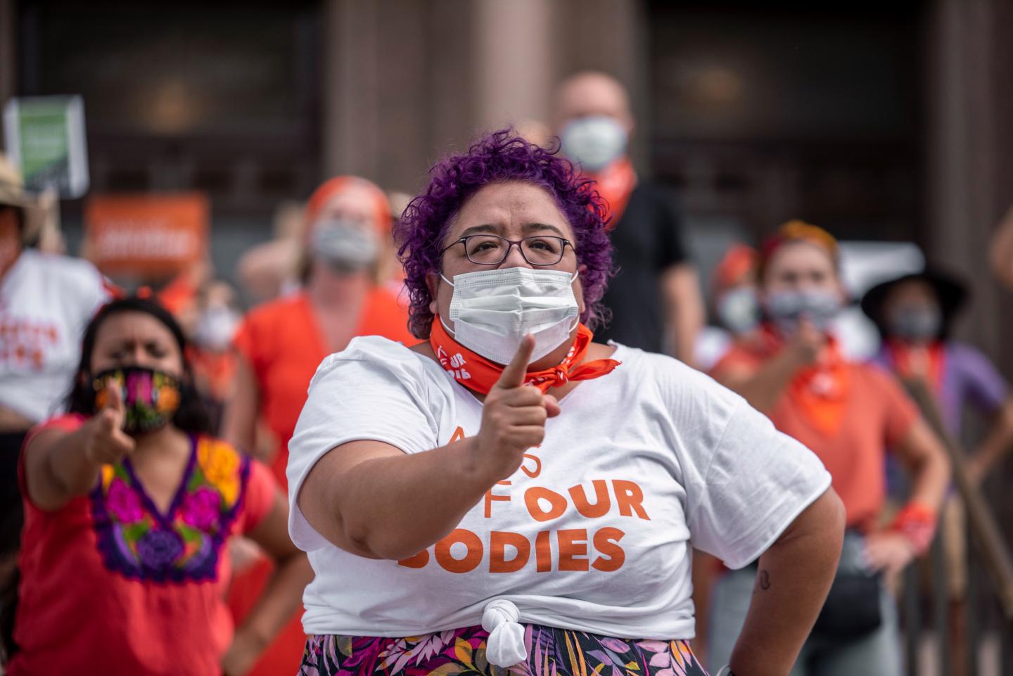 Deeply divided Supreme Court votes 5-4 to leave Texas 6-week abortion law in place